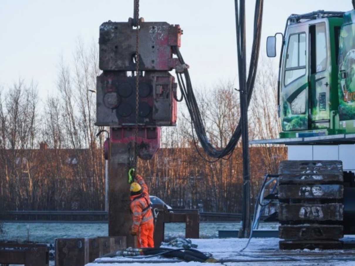 Foto-Sterk Bv-Damwand-parel in de polder